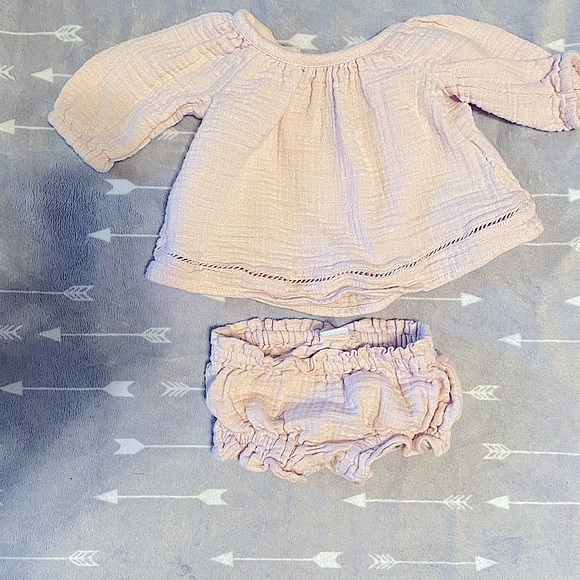0-3 Month Clothing Lot - Picture 2 of 3